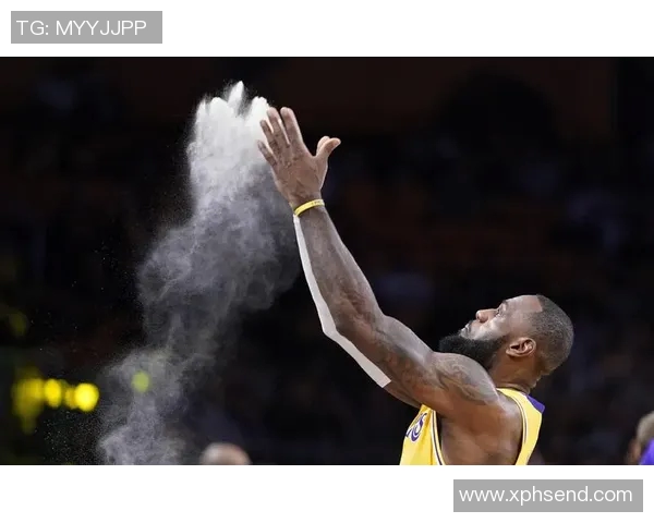 詹姆斯在国际篮球赛中创造历史，成为历史上最年长的得分王